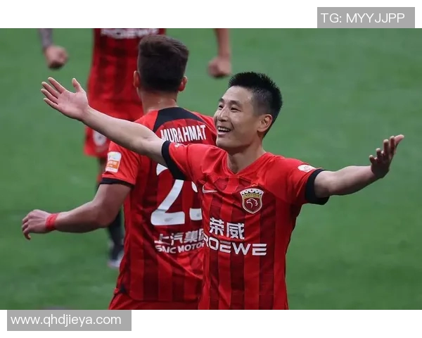 武磊赛场爆发小插曲，裁判如何处理？